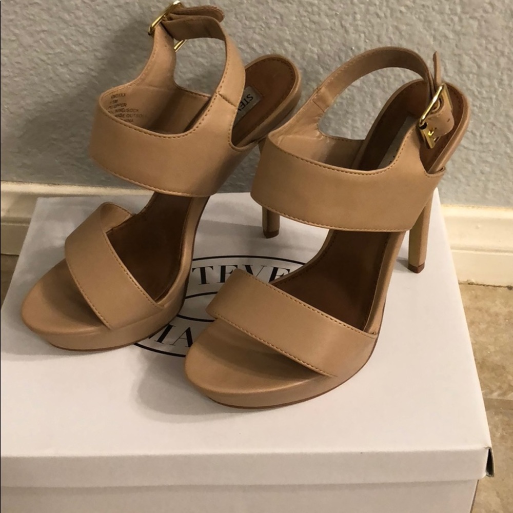 Steve Madden Nude platform heels